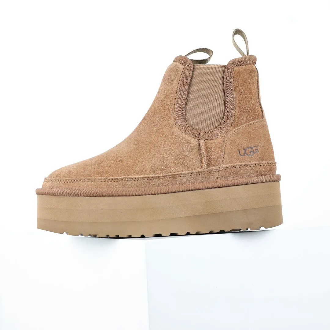 Pick up locally 💰680 Core recommendation Good price It is a very suitable choice for home furnishings. In the new year, uug launched a series of styles, which are partial to the preferences of young consumers and have also moved to the forefront of fashion trends. Shoe body material: water-repellent coated suede upper, 17 mm UGGPURE™ implantable wool insole, lightweight non-slip and comfortable rubber outsole, with brand LOGO and trademark, with full packaging Size: 35 36 37 38 39 40